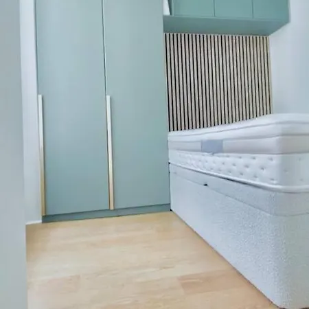 Center Of - Elegant In Highly Secured Area Appartamento